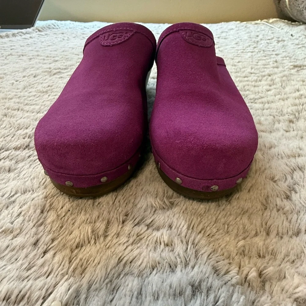 Girls UGG Suede Fuchsia Clogs